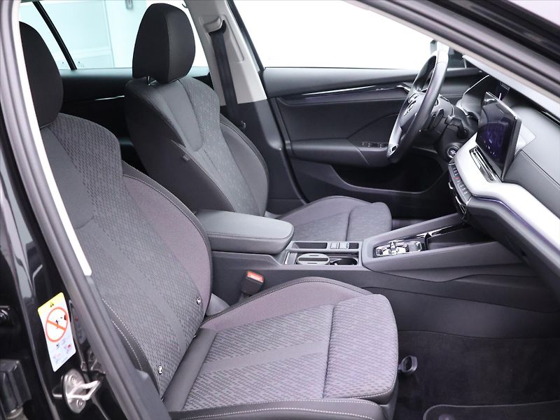 Škoda Octavia 2,0 TDI DSG Navi LED ACC DPH - fotka 12 z 38