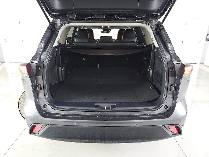 Toyota Highlander (2024) 2.5 HEV 248k 4X4 COMFORT - fotka 27 z 27