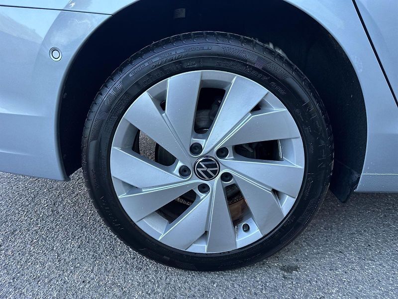 Volkswagen Golf Variant (2024) 1.5 eTSI DSG Life - fotka 29 z 33