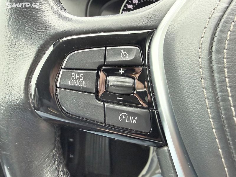 BMW Řada 5 520d XDRIVE 140kW - fotka 21 z 33