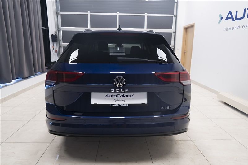 Volkswagen Golf 1,5 eTSI DSG KAMERA VÝHŘEV ČR - fotka 5 z 44