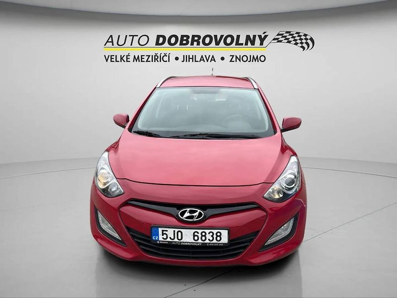 Hyundai i30 Hyudai 1.6i  MT6 (88kW/120k)/6 - fotka 12 z 24
