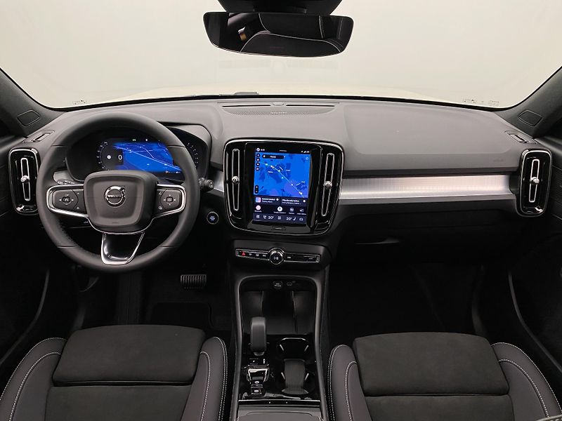 Volvo XC40 (2026) B3 AUT DARK PLUS - fotka 2 z 60