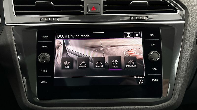Volkswagen Tiguan Allspace 2.0 TDI DSG 4motion R-Line - fotka 33 z 36