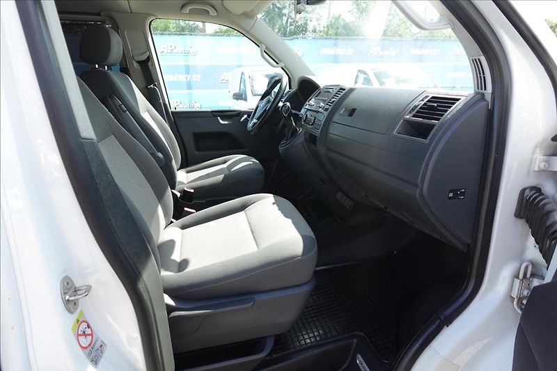 Volkswagen Caravelle 2,0 TDi  L2H1 8MÍST KLIMA - fotka 17 z 37