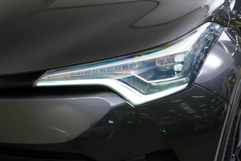 Toyota C-HR - fotka 9 z 29