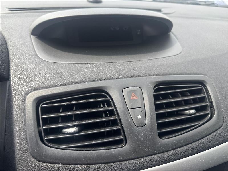 Renault Fluence 1,5 dci,Klima - fotka 13 z 16