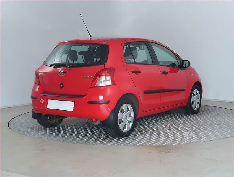 Toyota Yaris (2007) 1.3, Serv.kniha, nová STK - fotka 5 z 16