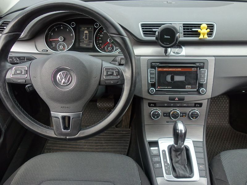Volkswagen Passat (2013) 1.4TSI 110kW DSG E-FUEL - fotka 12 z 45
