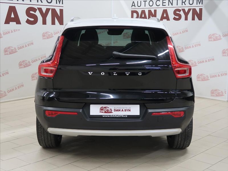 Volvo XC40 2,0 D4 AWD MOMENTUM CZ - fotka 5 z 39