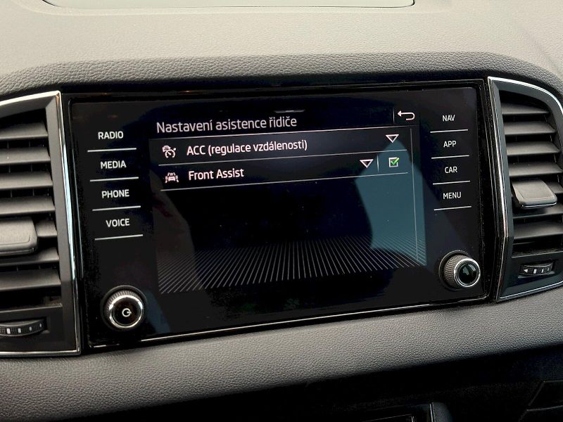 Škoda Karoq (2021) 1.5 TSI 110 kW DSG - fotka 16 z 24