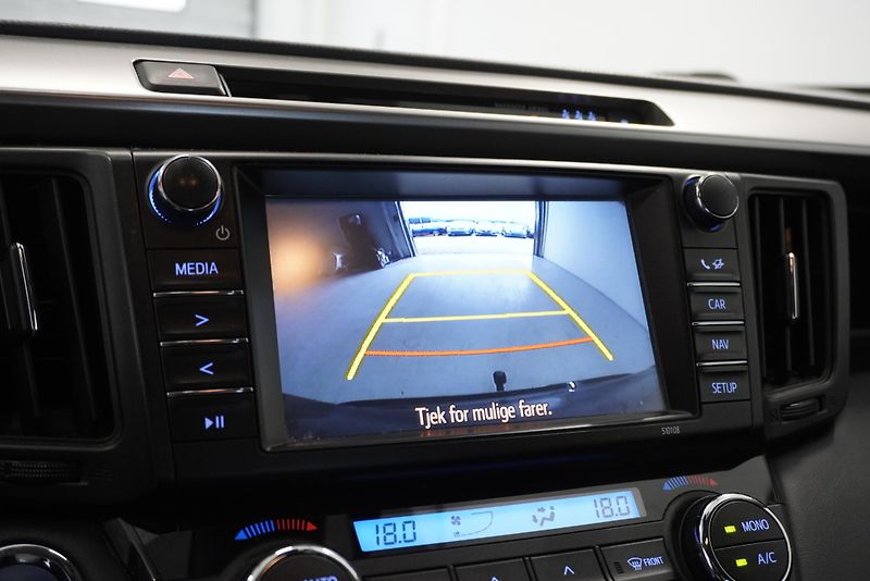 Toyota RAV4 2,5 HYBRID H3 4X2 AUT. - fotka 19 z 28