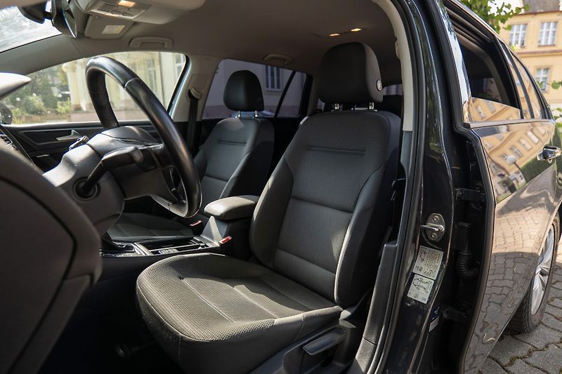 Volkswagen Golf 1.5 TSI DSG CarPlay ACC Senzor - fotka 12 z 31