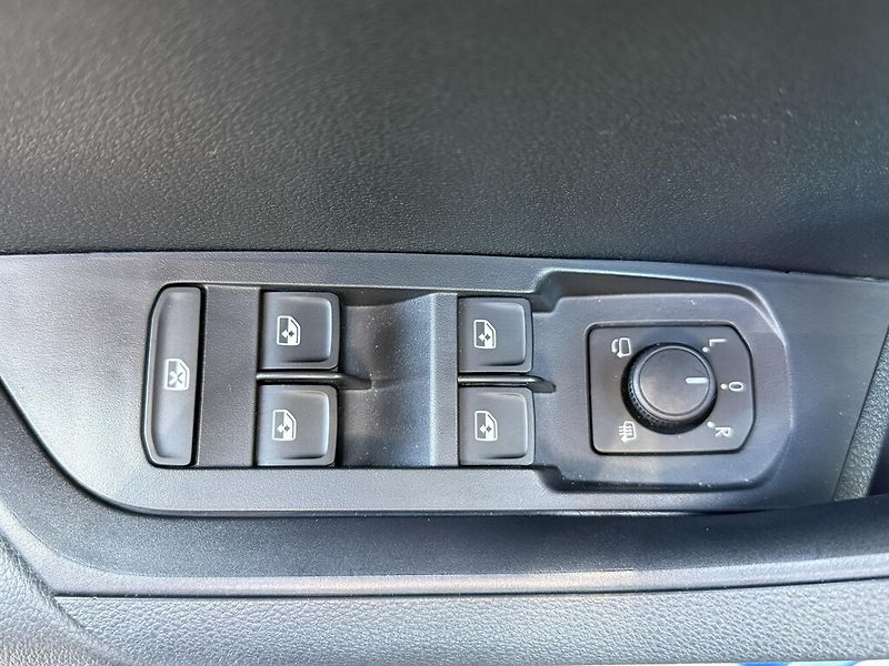 Škoda Karoq DSG 1,5TSi 110kW SportLine - fotka 19 z 24