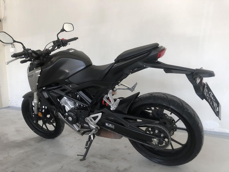 Honda CB 125 R Neo Sports Café ABS - fotka 6 z 17