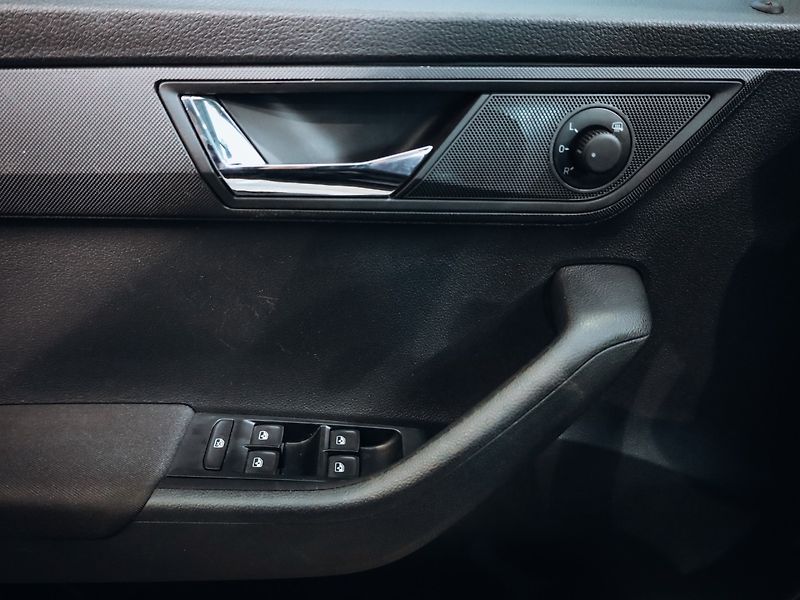 Škoda Fabia 1.0 TSI 70 kW Ambition Tour - fotka 10 z 28