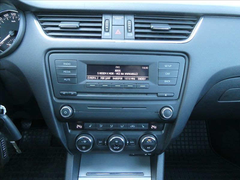 Škoda Octavia 1,6 TDi 77kW 4x4 serviska - fotka 28 z 45
