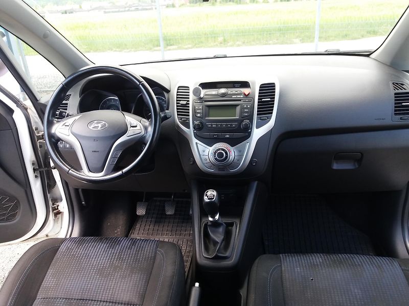 Hyundai ix20 1.6i,92kW,TAŽNY,VÝHŘEV.!! - fotka 10 z 20