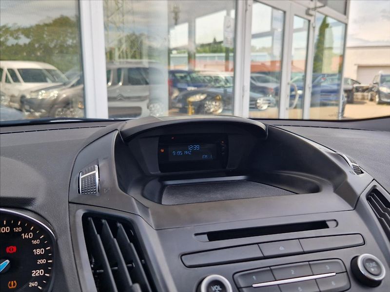 Ford Kuga 1,5 i EB 88kW AC VÝHŘEV NOVSTK - fotka 26 z 36