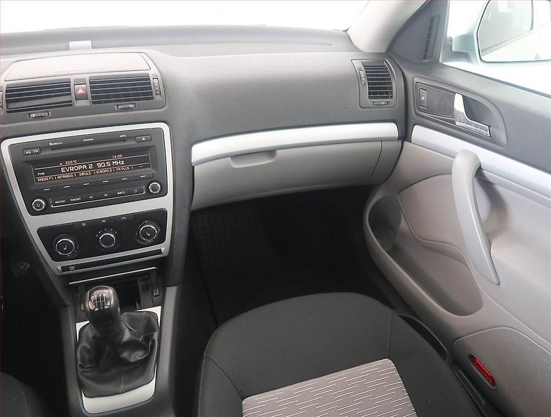 Škoda Octavia (2009) Ambiente 1.4 TSI, Tempomat - fotka 8 z 14