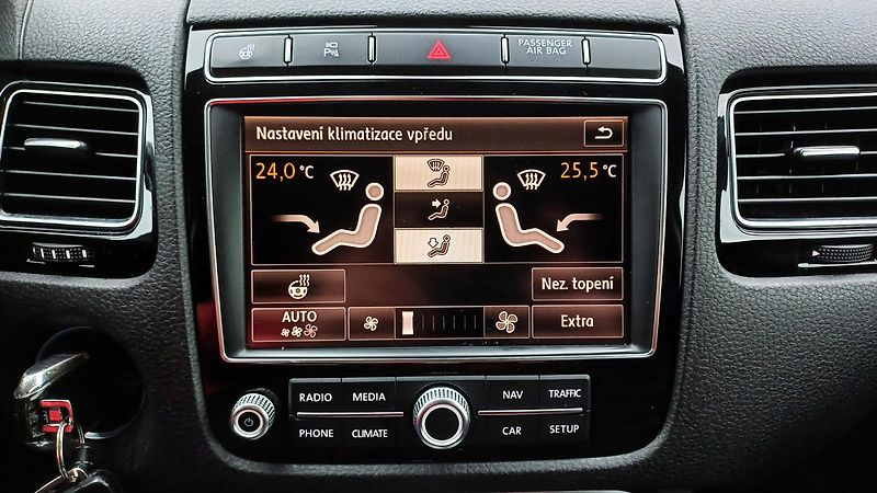 Volkswagen Touareg 3.0 TDI 193kW R-LINE-WEBASTO- - fotka 40 z 50