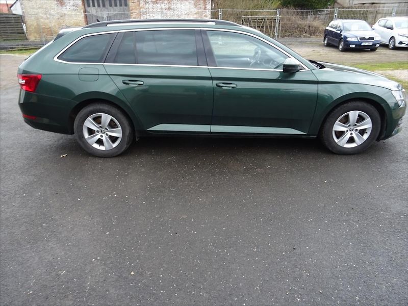 Škoda Superb 1,6 TDI 88 kW Automat - fotka 3 z 27