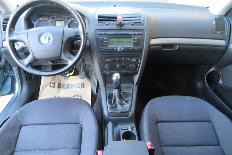 Škoda Octavia 1.9 TDi AUT. KLIMA TEMPOMAT - fotka 9 z 18
