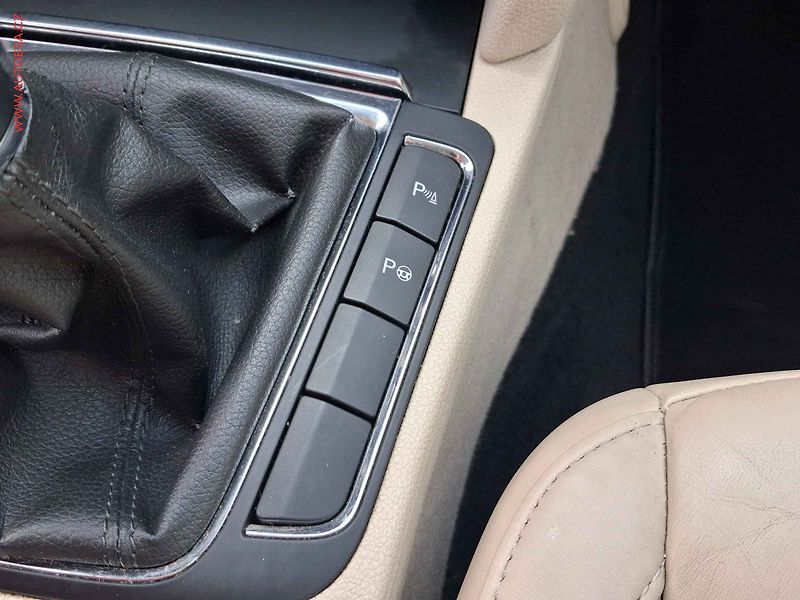 Škoda Superb (2012) 1.6TDi, Xenon - fotka 19 z 23