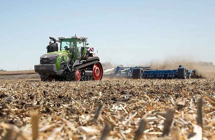 Světovou premiéru si v USA odbyl pásový traktor 1100 Vario MT Gen2 .
