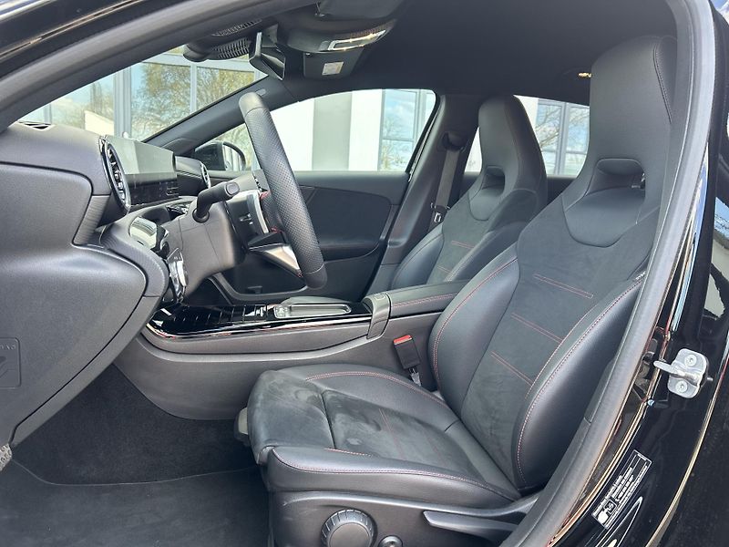 Mercedes-Benz Třídy A A 180 AMG - fotka 19 z 28