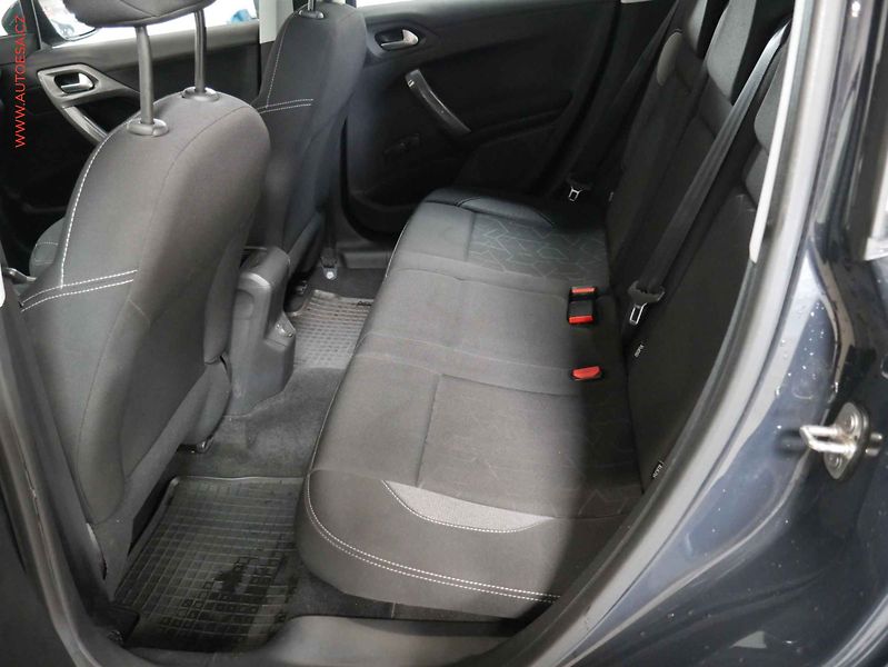 Peugeot 2008 (2018) 1.2PT, 2.maj,ČR, servis - fotka 10 z 17