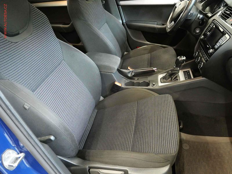 Škoda Octavia (2015) 2.0TDi, DSG, AC - fotka 13 z 22