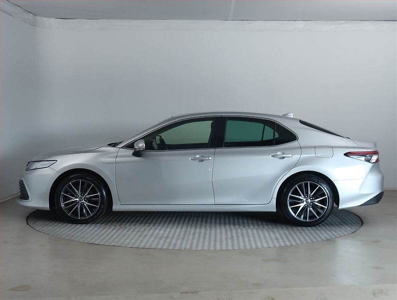 Toyota Camry (2022) Prestige 2.5 Hybrid - fotka 3 z 21