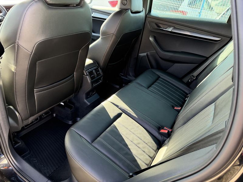 Škoda Karoq 2,0 TSi/140kW 4x4 DSG Sportlin - fotka 60 z 94