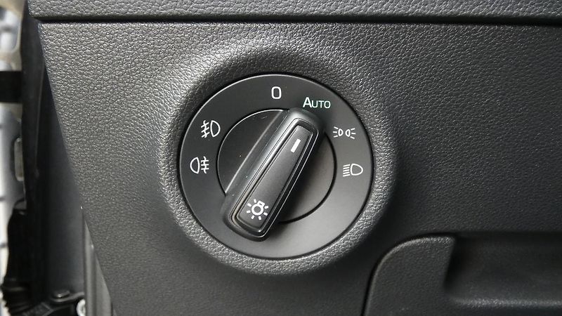 Škoda Karoq 1,5 TSI Ambition DSG - fotka 10 z 21