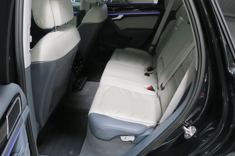 Volkswagen Touareg (2024) R-LINE 3,0TDI 210kW TOP VÝBAVA - fotka 43 z 50