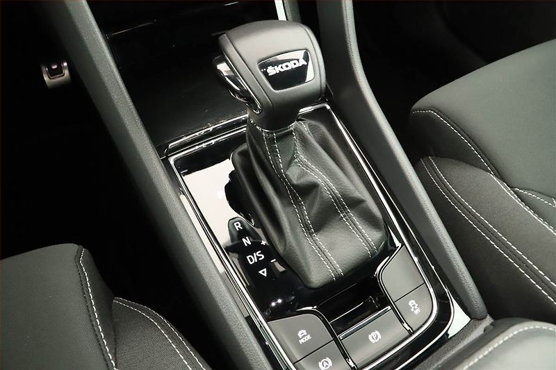 Škoda Karoq (2024) Sportline 1.5 TSI - fotka 10 z 17