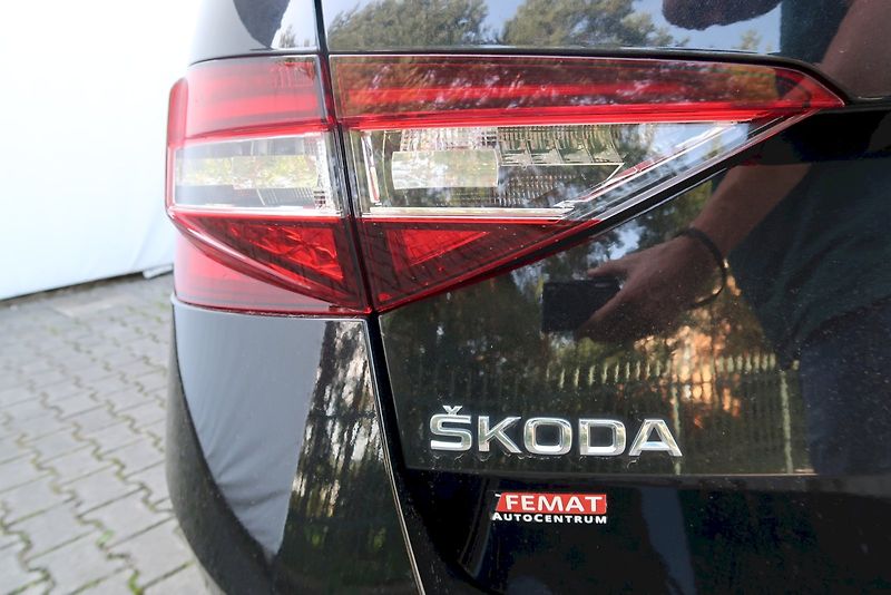 Škoda Superb (2018) Combi L&K  2,0 TDi/140 kW 4X4 - fotka 31 z 36