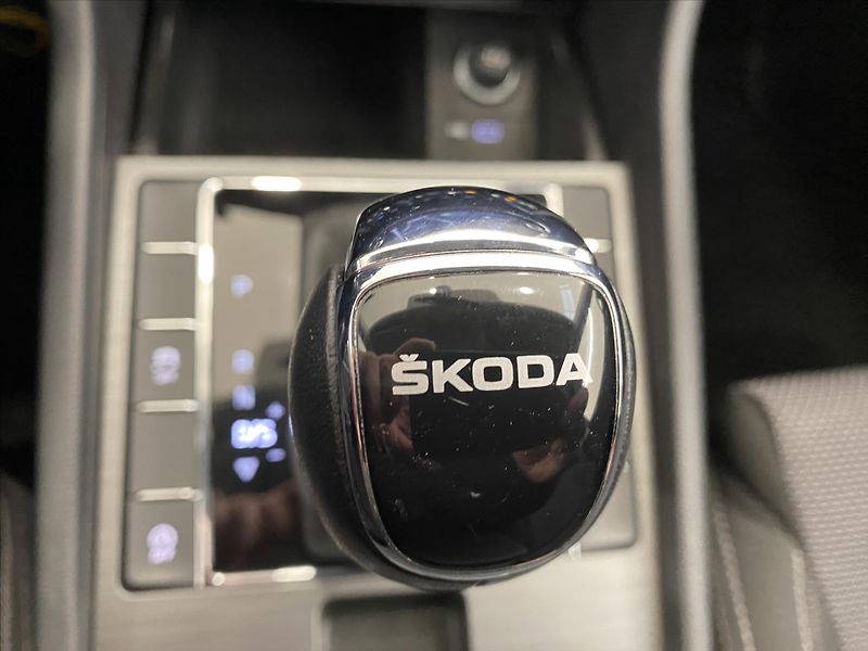 Škoda Superb 2,0 TDI 147kW DSG Style - fotka 16 z 29