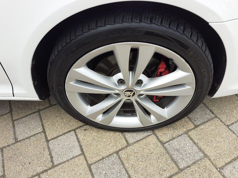 Škoda Octavia (2011) KOMBI 2.0 TDi RS - fotka 19 z 26