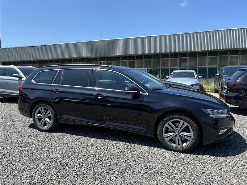 Volkswagen Passat 2,0 KAMERA 360,KEYLESS,VIRTUAL - fotka 8 z 31