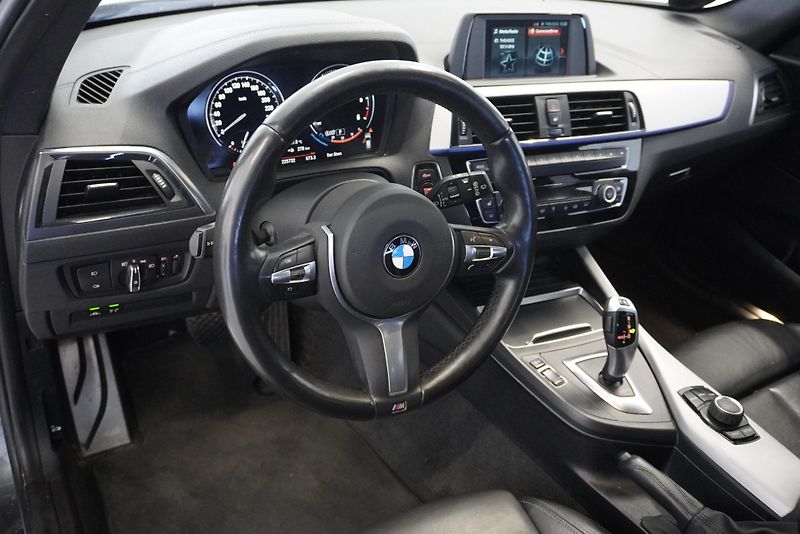 BMW Řada 1 2,0 M-SPORT AUT. - fotka 12 z 28