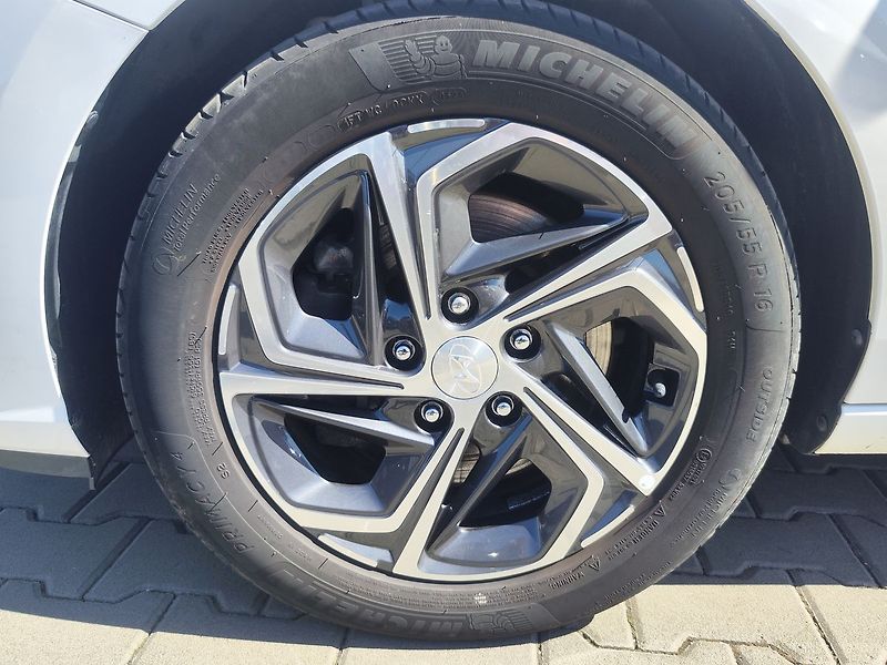 Hyundai i30 1.5 T-GDI/117kW Smart - fotka 31 z 34
