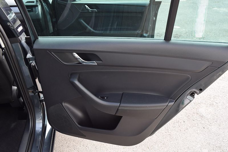 Škoda Rapid (2016) 1.2TSI 66kw AMBITION JOY XENON - fotka 38 z 49
