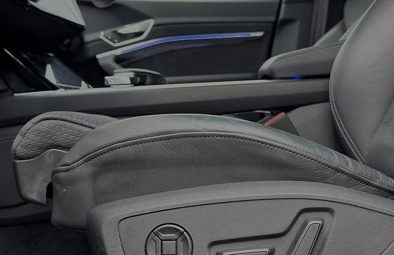 Audi Q8 e-tron 55 Sportback Q 360 Matrix Pano - fotka 13 z 36