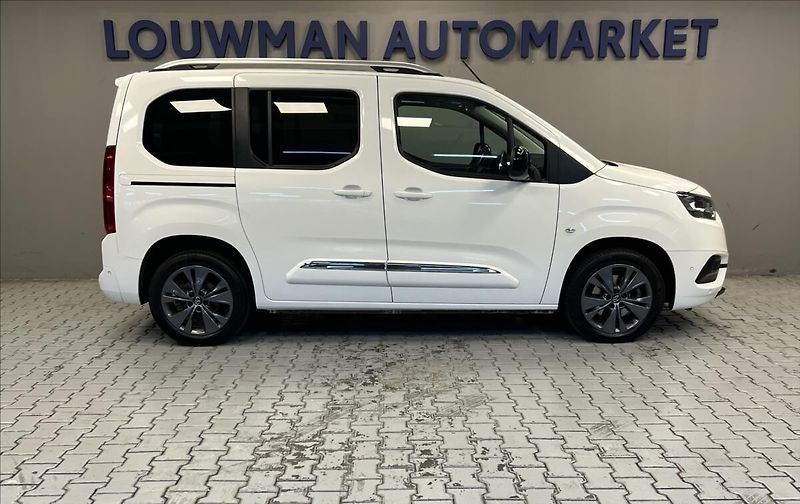 Toyota ProAce City Verso 1,5 D 8AT FAMILY L1 - fotka 16 z 16