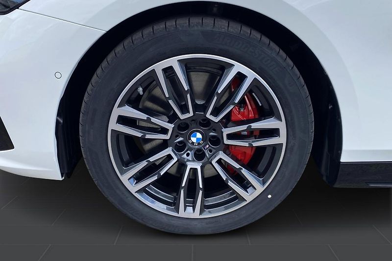 BMW Řada 5 540d xDrive Touring - fotka 6 z 10