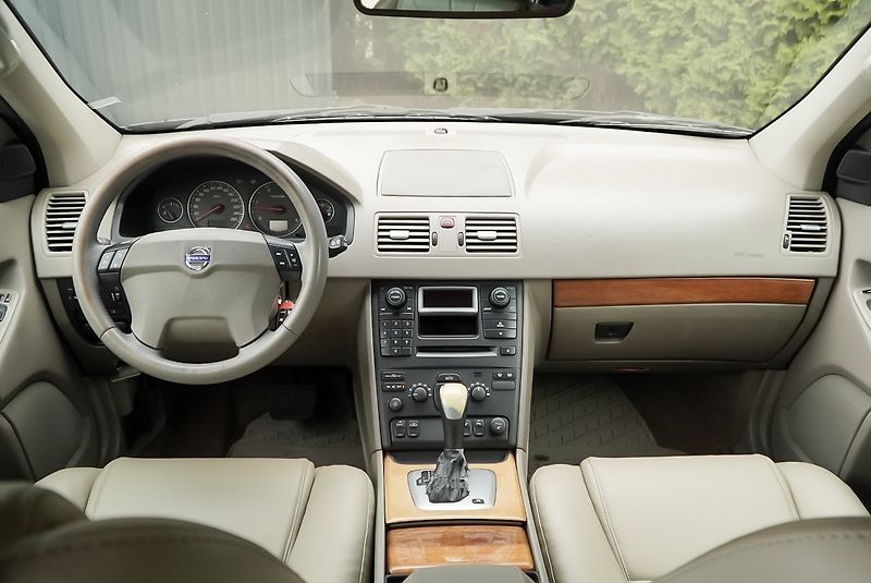 Volvo XC90 2.4 D5 120kw - fotka 16 z 29