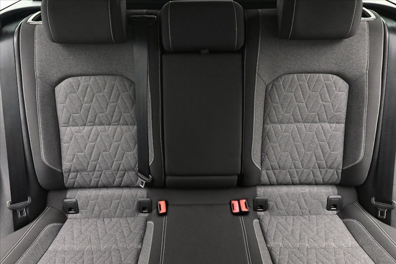 Volkswagen Passat 2,0 TDI 110kW DSG Business Zár - fotka 29 z 32