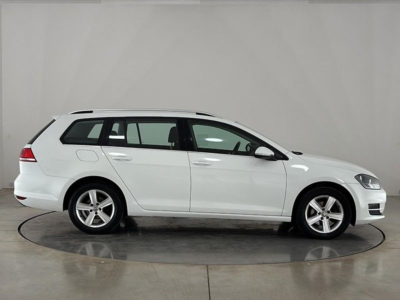 Volkswagen Golf Highline DSG - fotka 16 z 28